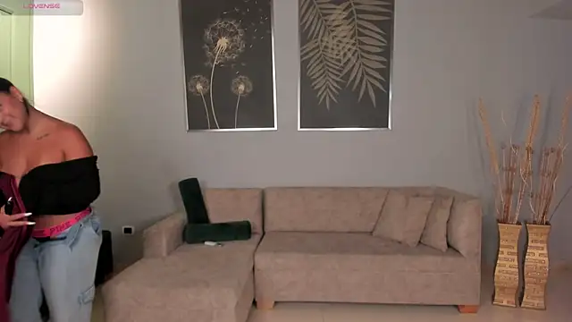 Snapshot of ToriCrossX chatting on 03.20.25 ToriCrossX online show from 03.20.25