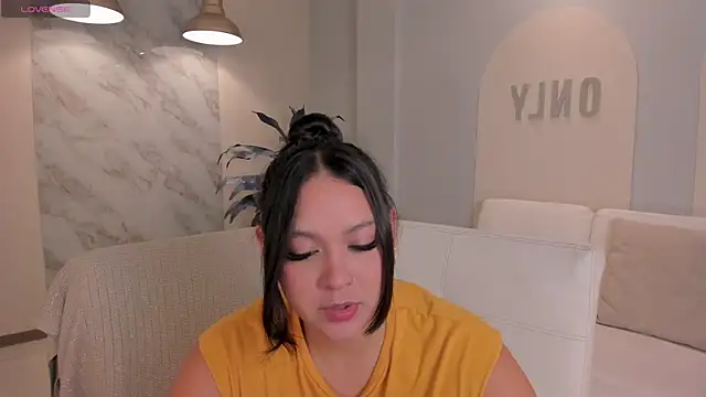 Snapshot of ToriCrossX chatting on 10.10.25 ToriCrossX online show from 10.10.25