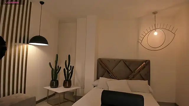 Snapshot of ToriCrossX chatting on 11.22.25 ToriCrossX online show from 11.22.25