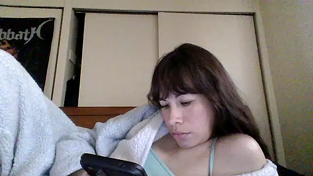 Snapshot of petitedoll29 chatting on 12.13.24 petitedoll29 online show from 12.13.24