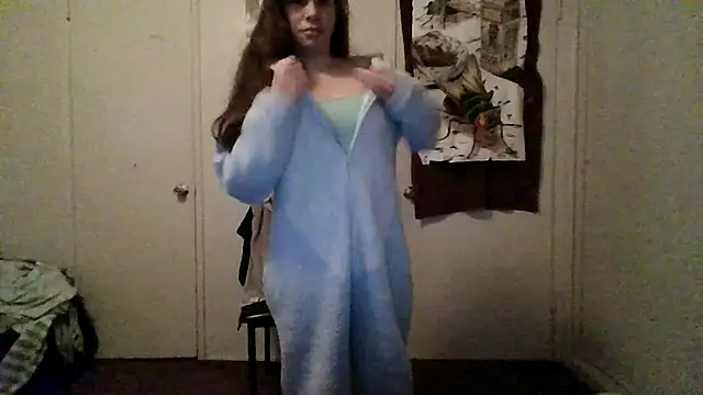 Snapshot of petitedoll29 chatting on 12.14.24 petitedoll29 online show from 12.14.24