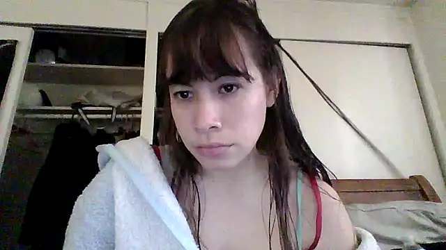 Snapshot of petitedoll29 chatting on 12.20.24 petitedoll29 online show from 12.20.24