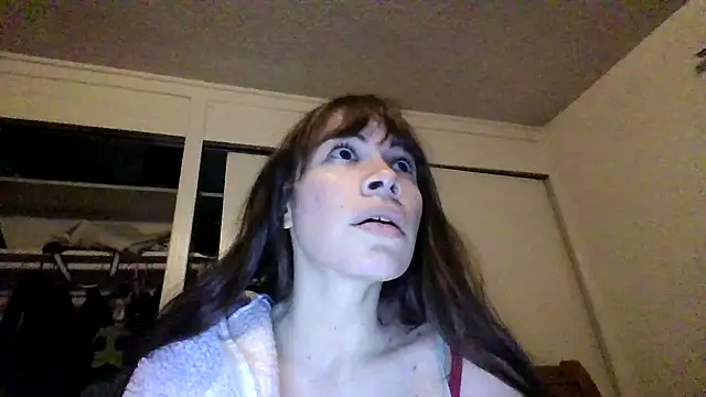 Snapshot of petitedoll29 chatting on 12.21.24 petitedoll29 online show from 12.21.24