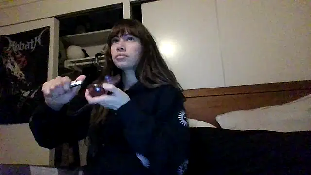 Snapshot of petitedoll29 chatting on 12.23.24 petitedoll29 online show from 12.23.24