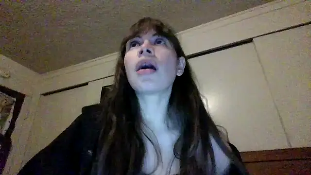 Snapshot of petitedoll29 chatting on 12.24.24 petitedoll29 online show from 12.24.24