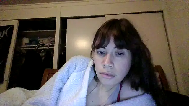 Snapshot of petitedoll29 chatting on 12.29.24 petitedoll29 online show from 12.29.24