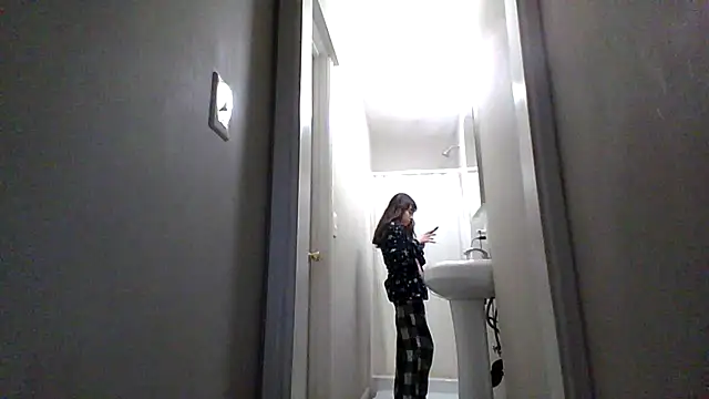 petitedoll29 online show from 11.18.25