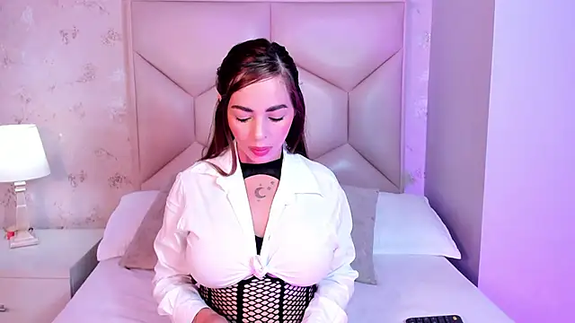 ambar sullivan online show from 11.02.25