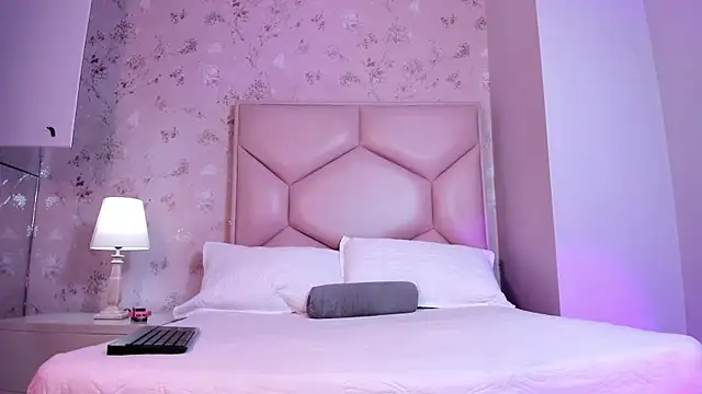 ambar sullivan online show from 12.04.25