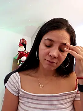 Snapshot of miaeyes chatting on 12.16.24 miaeyes online show from 12.16.24