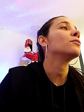 Snapshot of miaeyes chatting on 12.30.24 miaeyes online show from 12.30.24