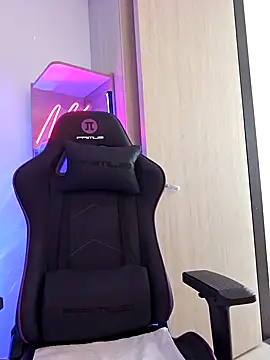 Snapshot of miaeyes chatting on 01.15.25 miaeyes online show from 01.15.25