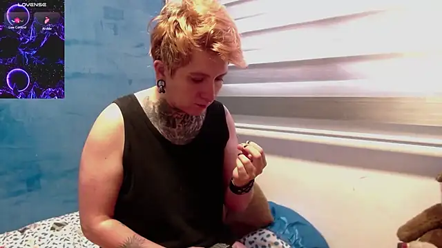 Marieblueeyes online show from 12.05.25