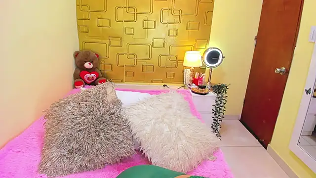 Snapshot of Julia_Haye chatting on 11.30.25 Julia Haye online show from 11.30.25