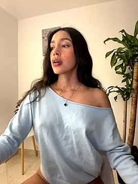 Snapshot of SelenaStone chatting on 11.08.25 SelenaStone online show from 11.08.25