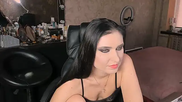 Miss Poison online show from 11.05.25