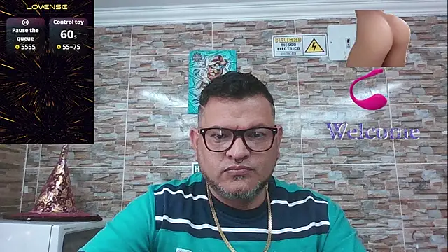 Snapshot of SexDiffrent chatting on 10.31.25 SexDiffrent online show from 10.31.25