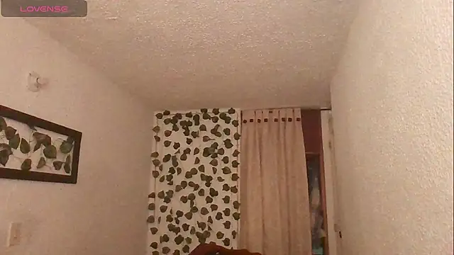 Snapshot of SexDiffrent chatting on 11.28.25 SexDiffrent online show from 11.28.25