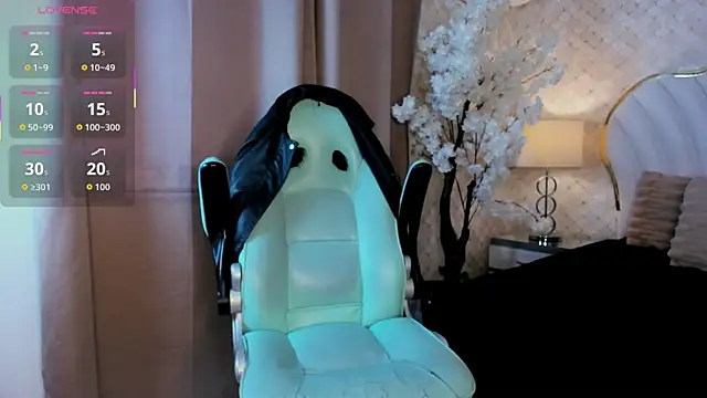 Snapshot of KatalinaMillan chatting on 09.30.25 KatalinaMillan online show from 09.30.25