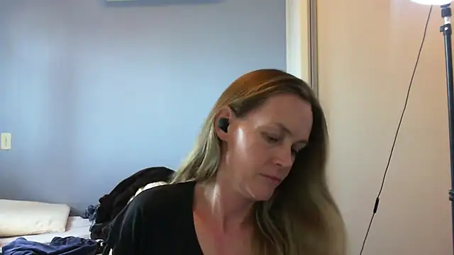 Annylove1 online show from 10.29.25