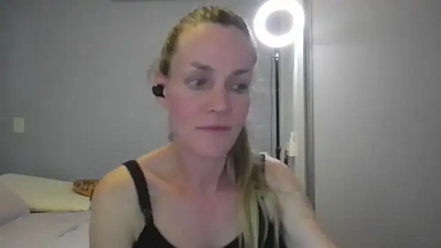 Annylove1 online show from 12.17.25