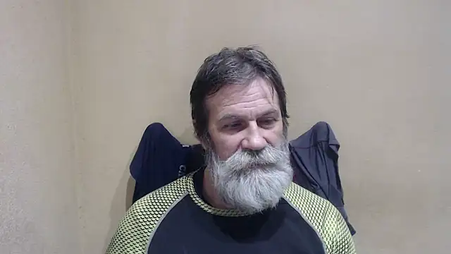 Snapshot of AlexNudo chatting on 12.21.25 AlexNudo online show from 12.21.25