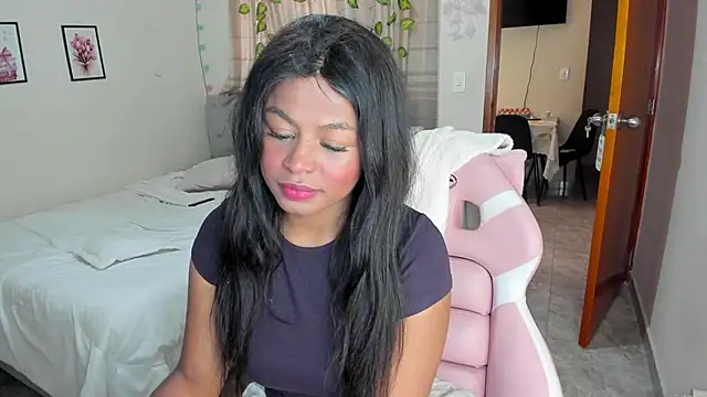 Snapshot of charlott7 chatting on 11.21.25 charlott7 online show from 11.21.25