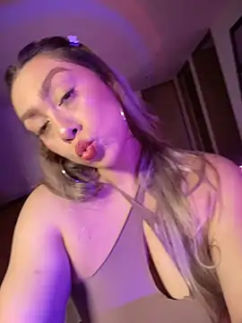 Snapshot of Im_sophiie chatting on 11.11.25 Im sophiie online show from 11.11.25