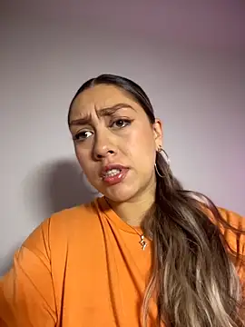 Snapshot of Im_sophiie chatting on 12.14.25 Im sophiie online show from 12.14.25