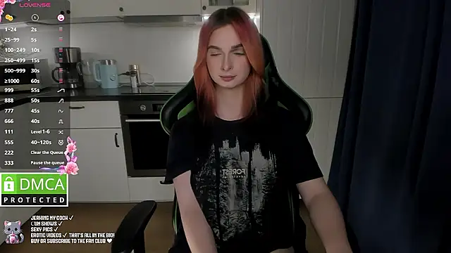 Snapshot of Lee_Loo chatting on 12.09.24 Lee Loo online show from 12.09.24