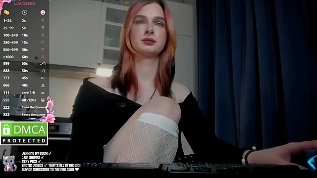 Snapshot of Lee_Loo chatting on 01.06.25 Lee Loo online show from 01.06.25