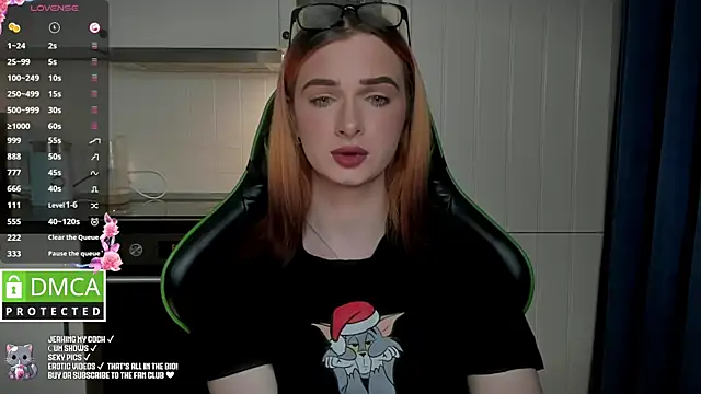 Snapshot of Lee_Loo chatting on 01.28.25 Lee Loo online show from 01.28.25