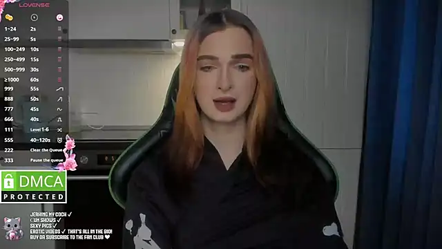 Snapshot of Lee_Loo chatting on 02.05.25 Lee Loo online show from 02.05.25