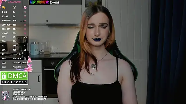 Snapshot of Lee_Loo chatting on 02.15.25 Lee Loo online show from 02.15.25