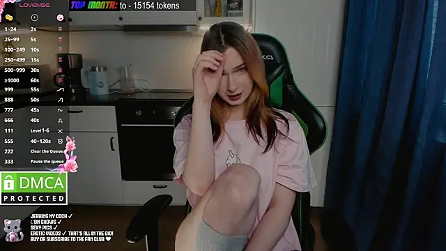 Snapshot of Lee_Loo chatting on 02.27.25 Lee Loo online show from 02.27.25