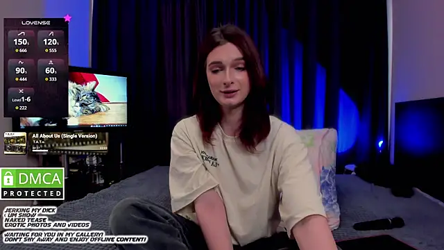 Snapshot of Lee_Loo chatting on 10.03.25 Lee Loo online show from 10.03.25