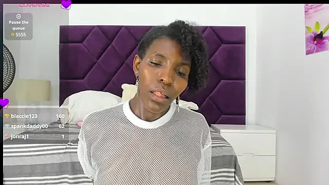 Snapshot of AlmaSean chatting on 12.05.24 AlmaSean online show from 12.05.24