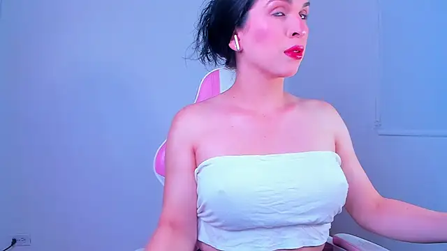 Snapshot of Ariana_f chatting on 01.16.26 Ariana f online show from 01.16.26