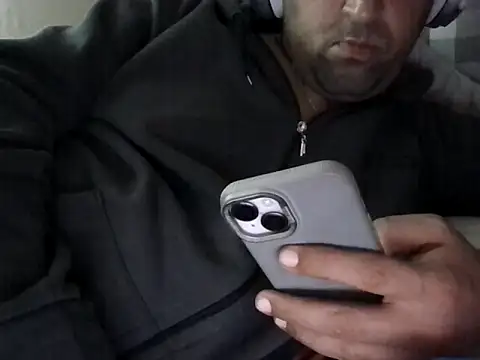 Snapshot of Ca414 chatting on 11.30.25 Ca414 online show from 11.30.25