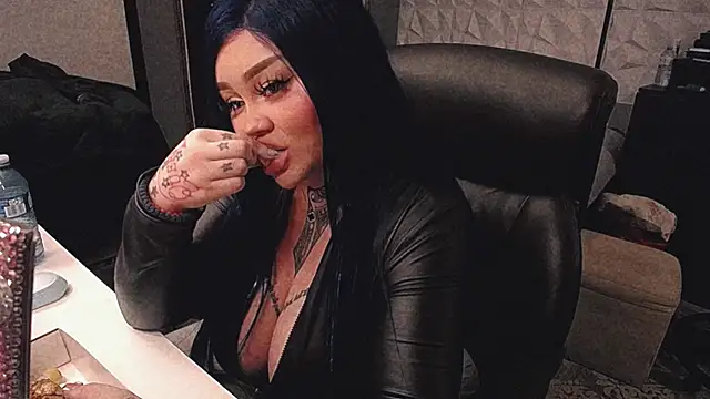 sheylagoddess11 online show from 10.18.25