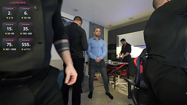 Snapshot of Demianblake chatting on 12.21.25 Demianblake online show from 12.21.25