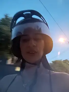 Snapshot of lady-rosse chatting on 12.22.24 lady-rosse online show from 12.22.24