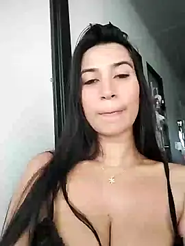 Snapshot of lady-rosse chatting on 12.30.24 lady-rosse online show from 12.30.24