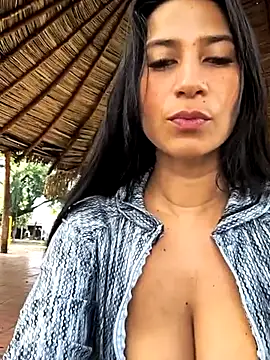 Snapshot of lady-rosse chatting on 02.27.25 lady-rosse online show from 02.27.25