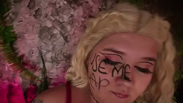 Snapshot of Laura_takint chatting on 12.12.24 Laura takint online show from 12.12.24