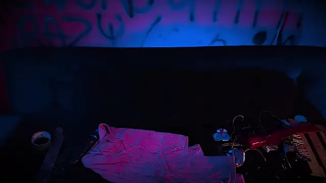 Snapshot of Laura_takint chatting on 02.08.25 Laura takint online show from 02.08.25