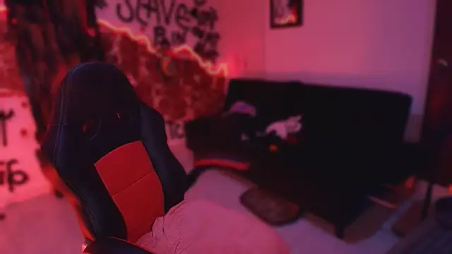 Snapshot of Laura_takint chatting on 11.11.25 Laura takint online show from 11.11.25