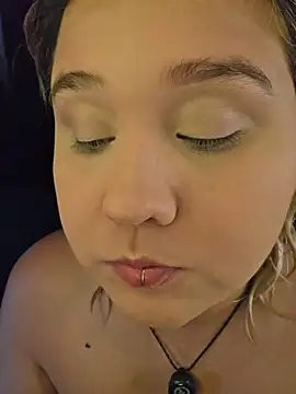 Snapshot of Laura_takint chatting on 12.17.25 Laura takint online show from 12.17.25