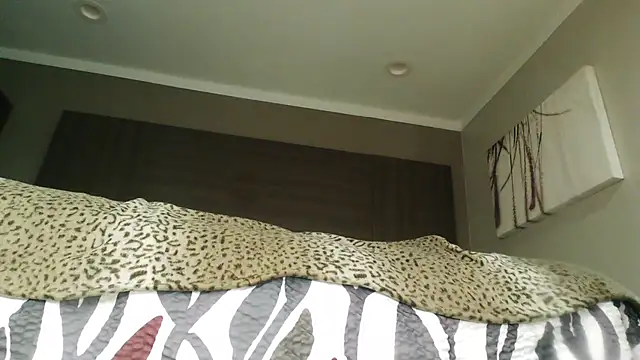 Snapshot of bobbiebone1@xh chatting on 10.31.25 bobbiebone1xh online show from 10.31.25