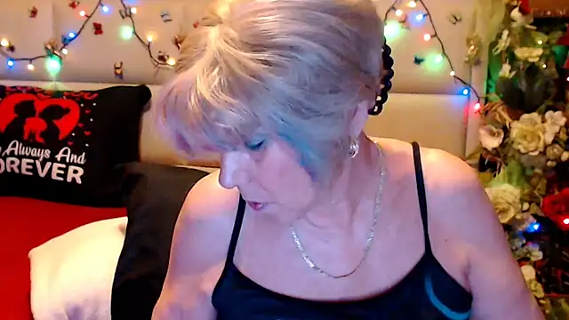 Snapshot of HappyWomanOn chatting on 03.06.26 HappyWomanOn online show from 03.06.26